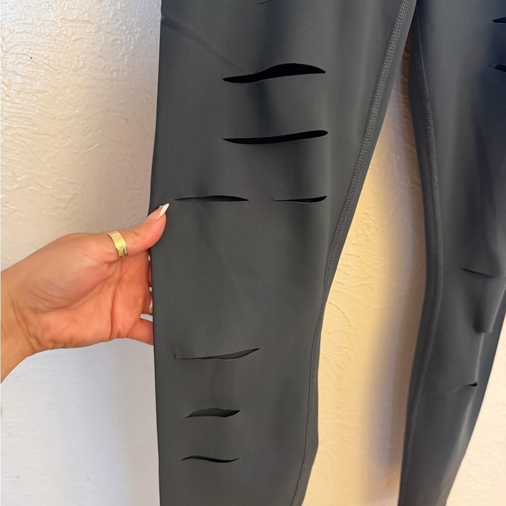ALO Yoga Leggings - Picture 2 of 7